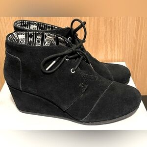 Toms Women's Black Suede Desert Wedges